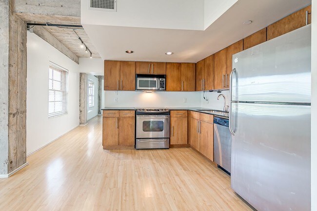 Building Photo - 1209 N Harvey Ave. 301