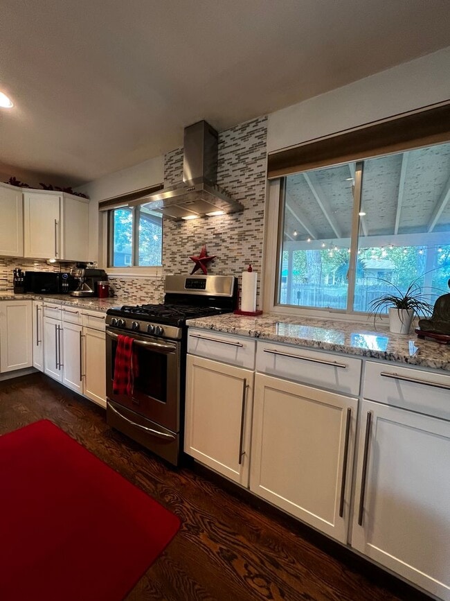 Building Photo - Remodeled 4 Bedroom 2 Bathroom Home in Fort Collins!