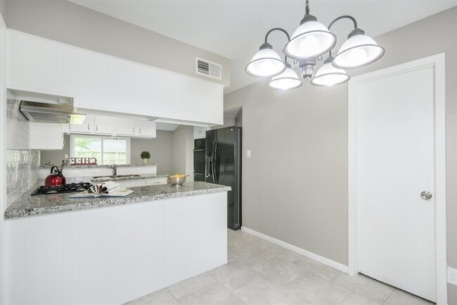 Building Photo - 9619 Rockhurst Dr