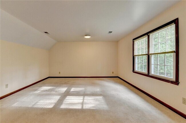 Building Photo - 478 Guilford Cir