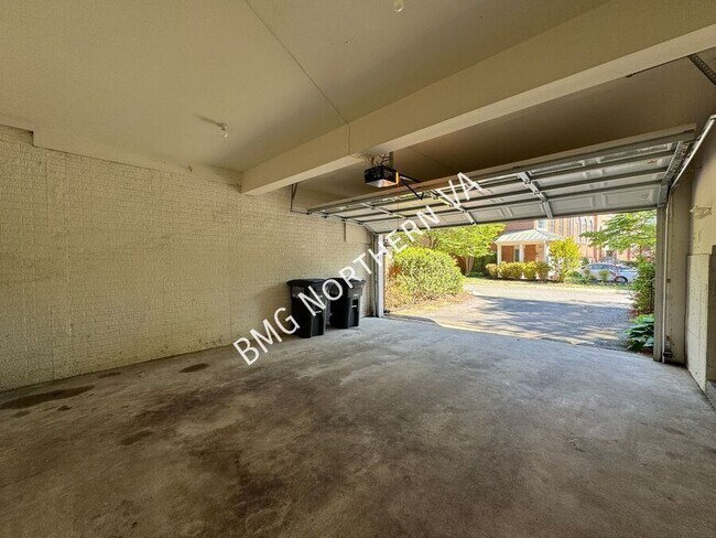 Building Photo - 3091 McKinnon Way