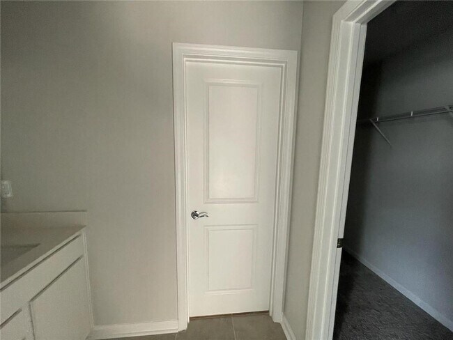 Building Photo - 3156 Morgan Hill Dr SE