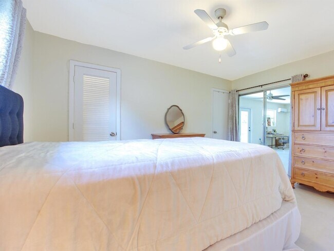 Building Photo - 218 S Sequoia Dr