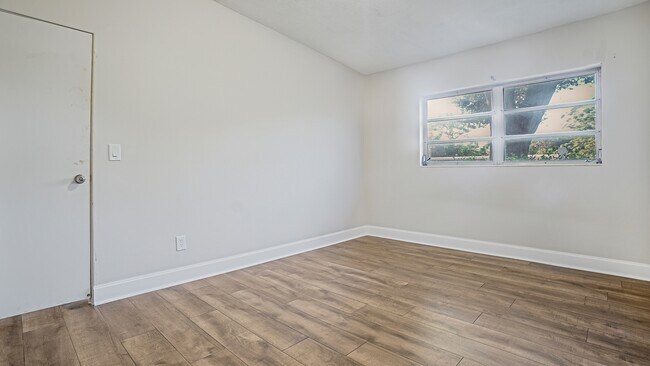 Building Photo - 5219 Bonnie Brae Cir