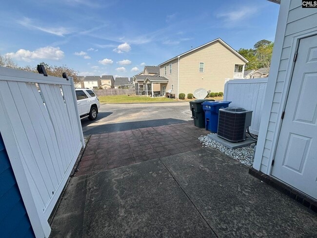 Building Photo - 739 Garden Forest Road