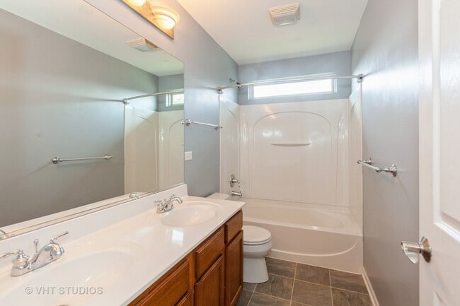 Building Photo - 14712 Independence Dr