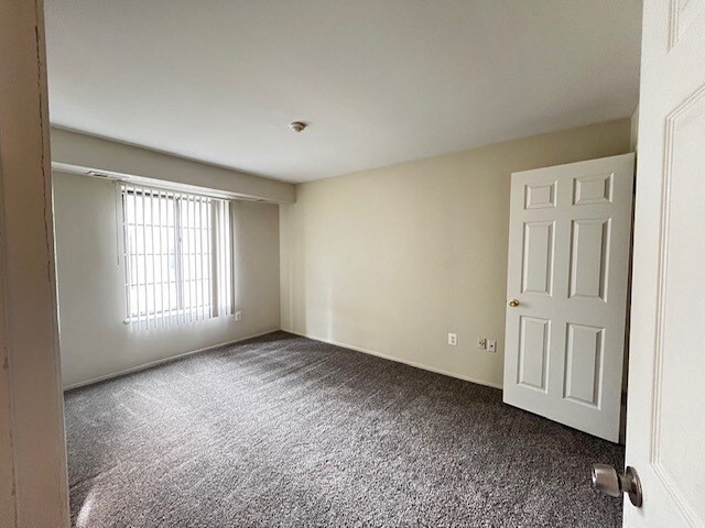 Building Photo - 7000 Foxthorn Dr