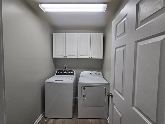Building Photo - Charming 3BR + Bonus, 3BA Single-Family Ho...