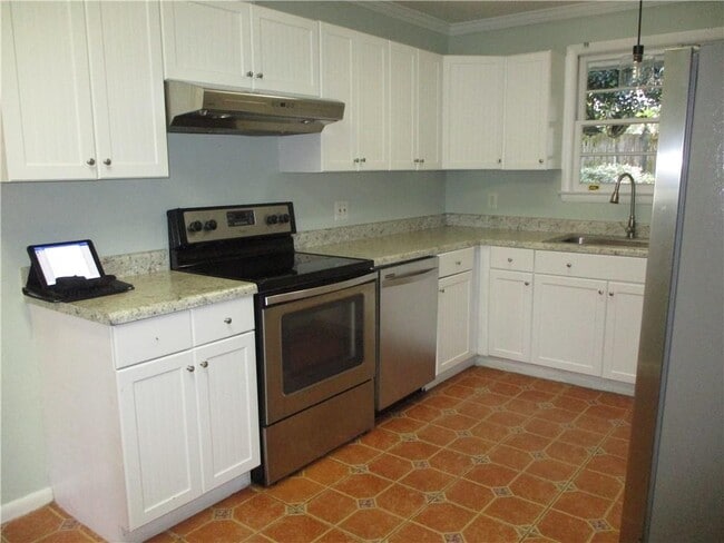 Building Photo - 112 Highland Ave