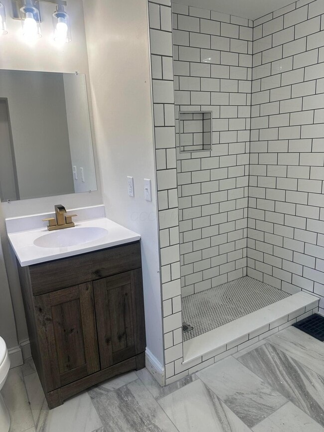 Building Photo - 1277 E 18th Ave