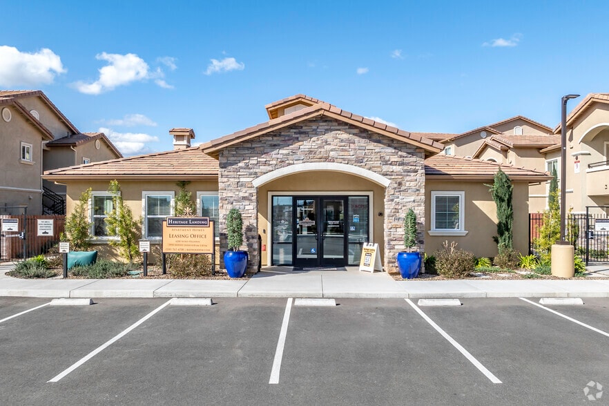 Clubhouse - Heritage Landing Apartments