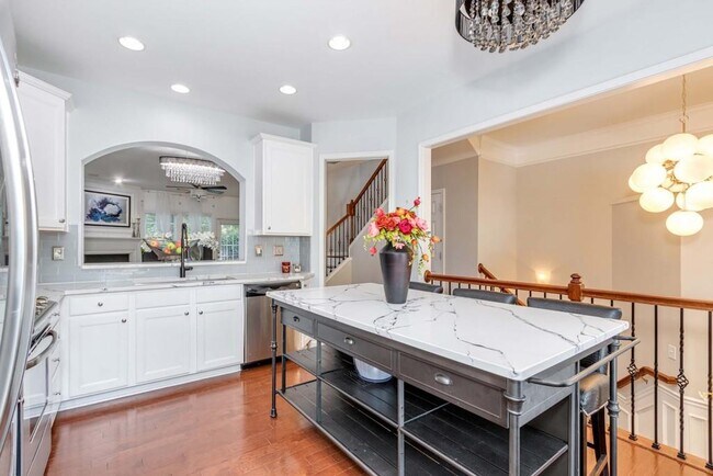 Building Photo - 2345 Limehurst Dr