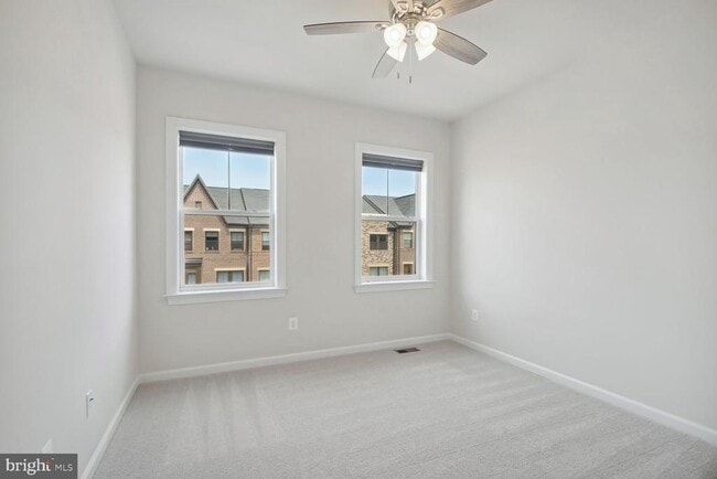 Building Photo - 45117 Kincora Dr