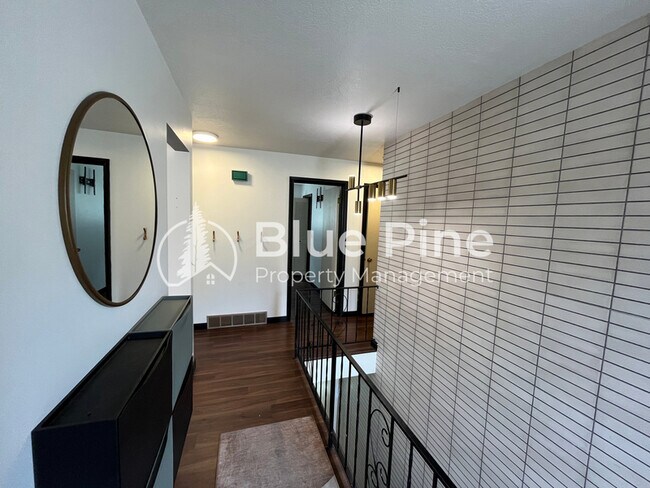 Building Photo - 1656 S Fairway Dr