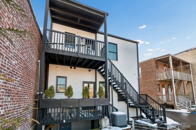 Building Photo - 266 Morris Ave