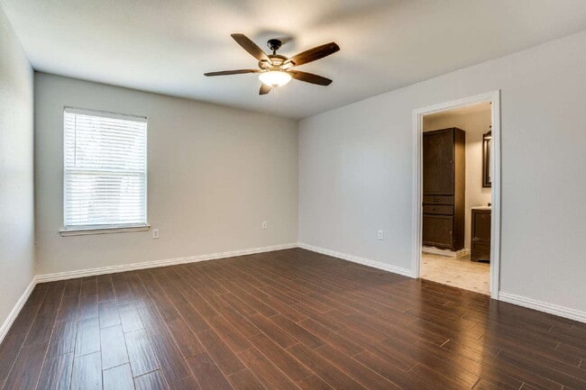 Building Photo - Beautiful Mansfield Home!