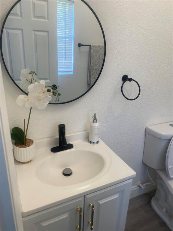 Building Photo - 1122 Lewis Dr