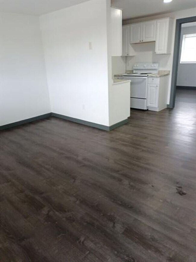 Building Photo - 6111 S Klein Ave