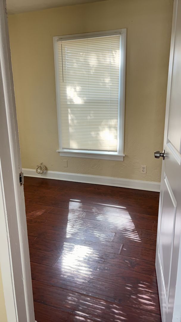 Building Photo - COMING SOON - 3 BEDROOM 1 BATH HOME LARGE FAMILY ROOM