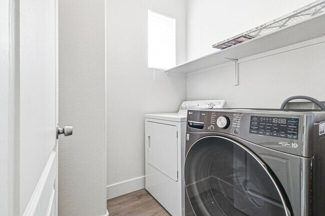 Building Photo - Inviting 3-Bedroom Home with Oversized Loft in Gated Southwest Community
