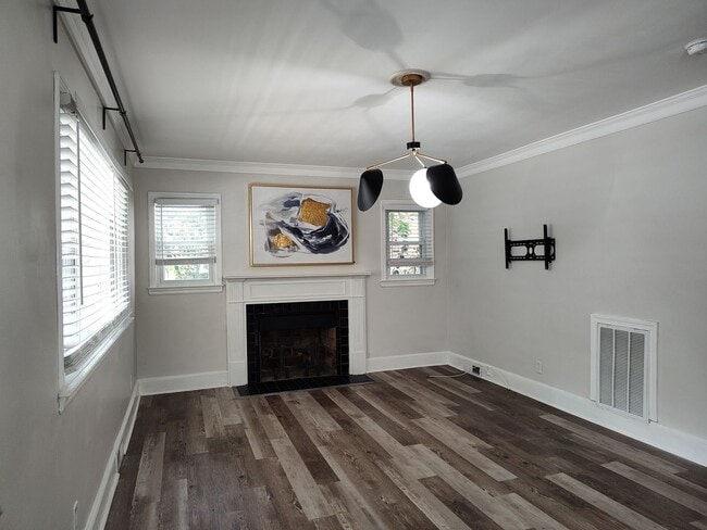 Building Photo - Move-in ready Ranch Style Home Located in ...