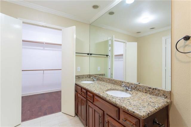 Building Photo - 310 Overland Dr