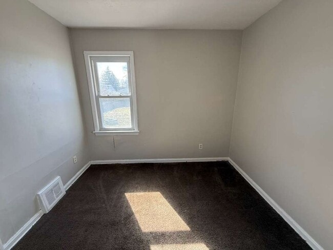 Building Photo - 2-BED, 1 BATH BEAUTIFUL SINGLE- FAMILY HOME IN MAPLE HEIGHTS!