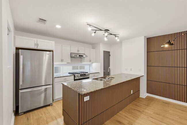 Building Photo - 6121 Gehring St