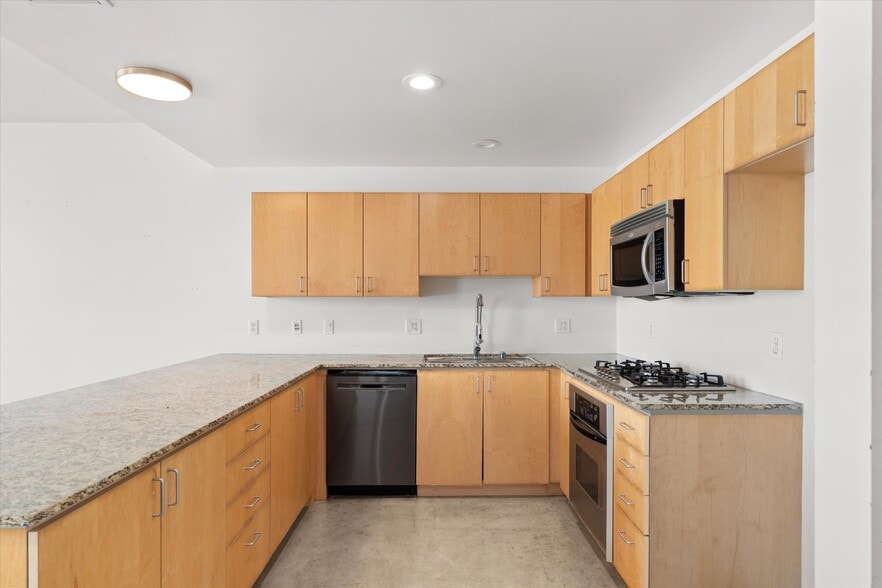 Building Photo - 285 W 6th St