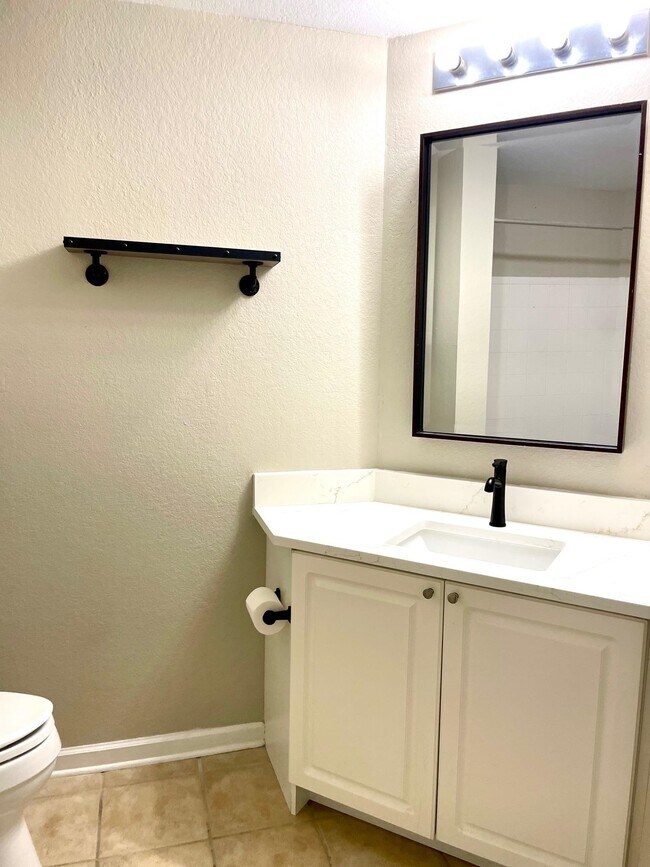 Building Photo - 425 S Villa San Marco Dr