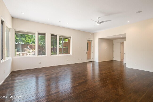 Building Photo - 6561 N Ave De Posada