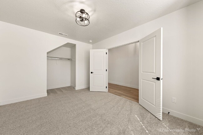 Building Photo - Private Master Suite Near SUU | Utilities Included | Female Housing | $850/Month