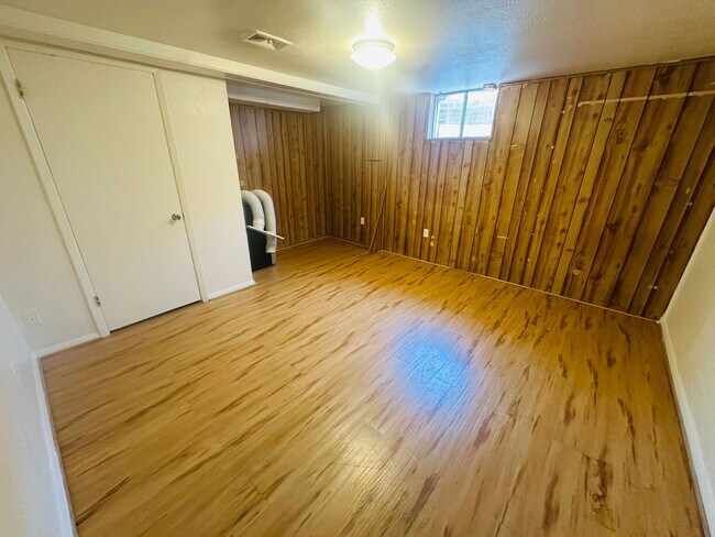 Building Photo - LOCATION LOCATION!! 2-Bed/1-Bath apartment located within minutes of Olde Town Arvada!!
