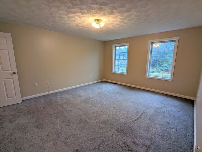 Building Photo - 17 Cottonwood Rd