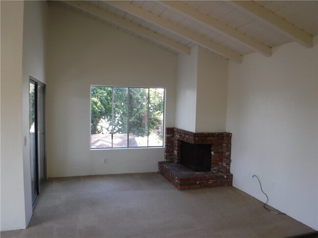 Building Photo - 500 Poinsettia Ave