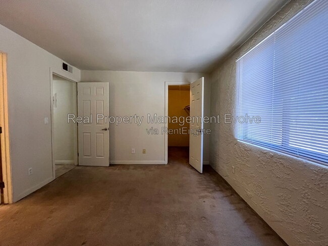 Building Photo - 7110 E Continental Dr