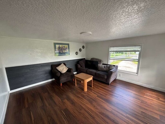 Building Photo - 615 Clearlake Rd