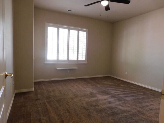 Building Photo - Spacious 2-Bed in Fountain Greens!