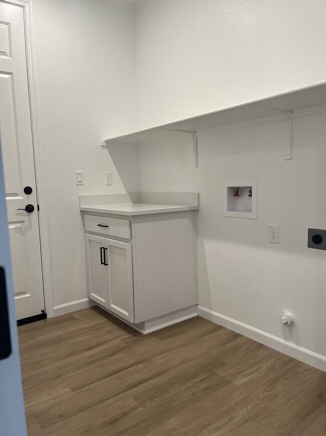Building Photo - 1083 Camomile Dr