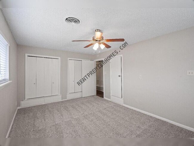Building Photo - 5413 Odessa Ave