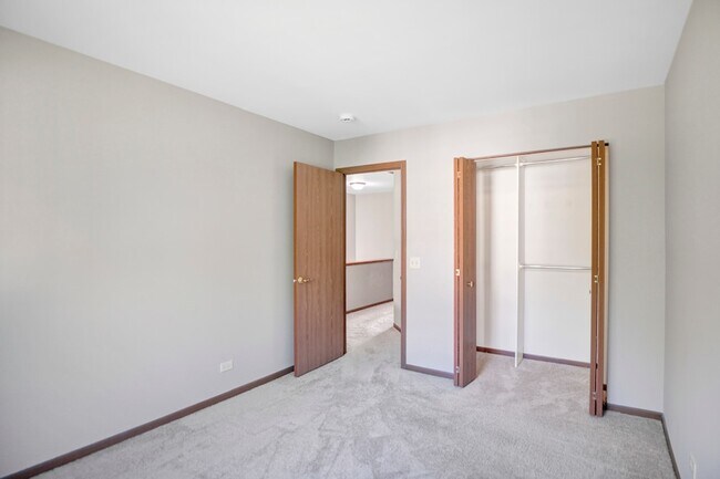 Building Photo - 951 Viewpoint Dr