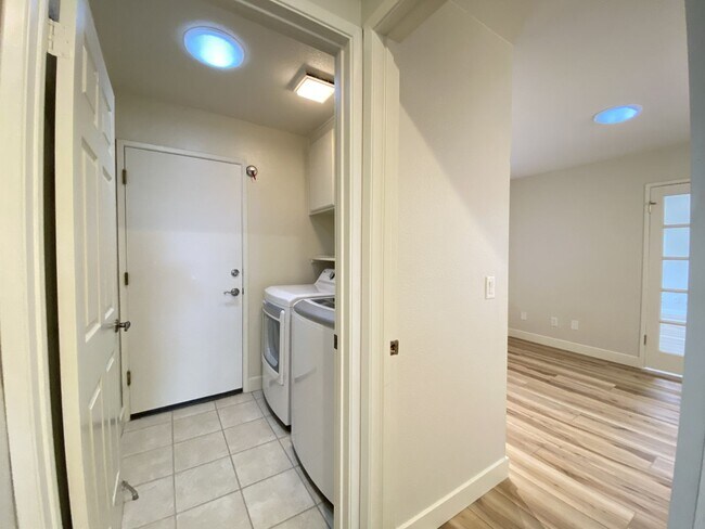 Building Photo - 2620 El Aguila Ln