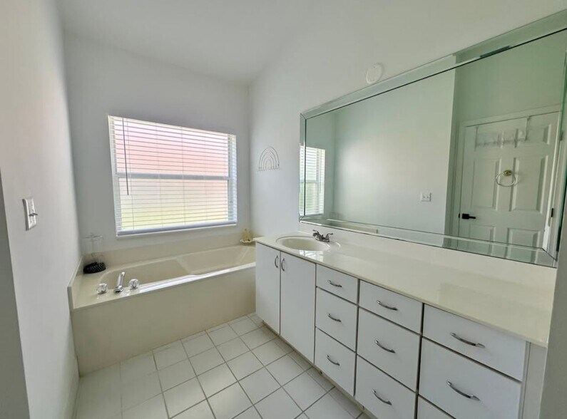 Building Photo - 1813 Wood Fern Dr