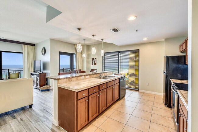 Building Photo - 15100 Front Beach Rd