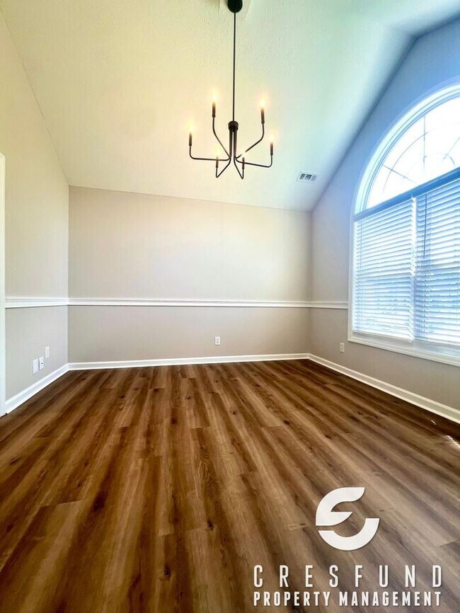 Building Photo - RECENTLY RENOVATED 3 BEDROOM just minutes ...