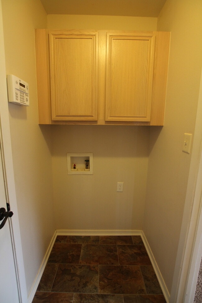 Building Photo - COMING SOON-Spacious 3 Bedroom in Whitehouse!