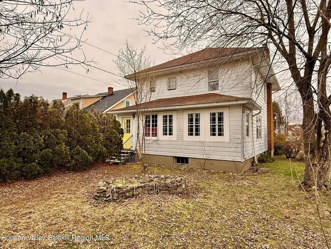 Building Photo - 421 Albany Ave