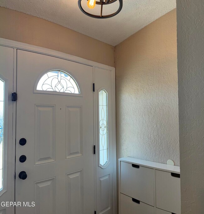 Building Photo - 5527 Carousel Dr
