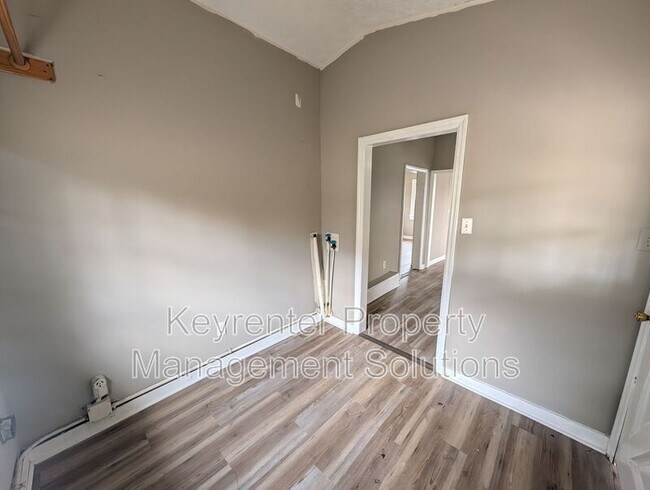 Building Photo - 12 Miller St