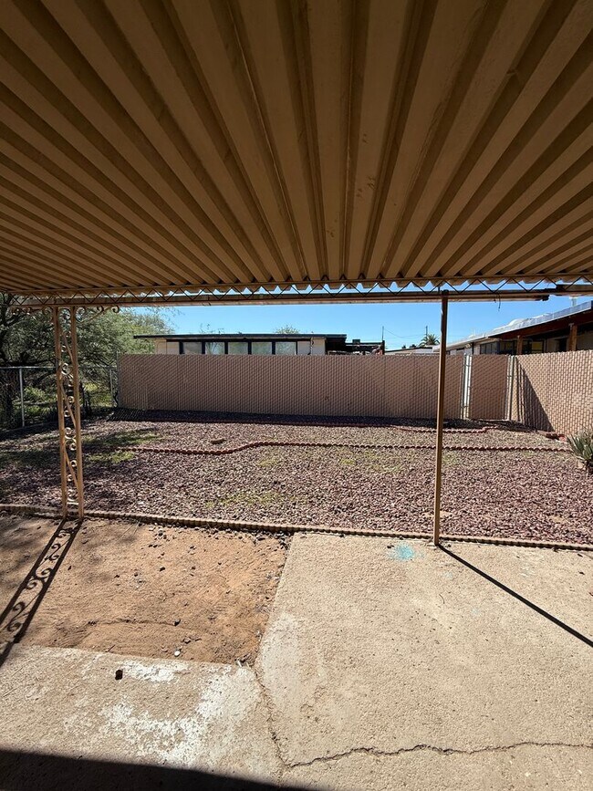 Building Photo - Lee3218-3222